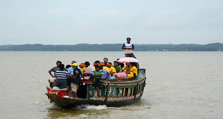 মৌলভীবাজারে অবস্থিত জীববৈচিত্র্যে ভরপুর হাকালুকি হাওর।২৩৮টি বিল ও নদী মিলে তৈরি হয়েছে প্রায় ৬০ হাজার একরের এ হাওর।