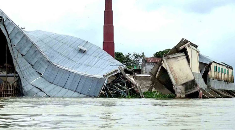 ব্রাহ্মনবাড়িয়ায় পানিশ্বরে মেঘনা নদীর প্রবল স্রোতে নতুন করে গতকয়েক দিন যাবত ভাঙ্গনের কবলে পড়ে ৪টি চাতাল কল নদী গর্ভে বিলিন