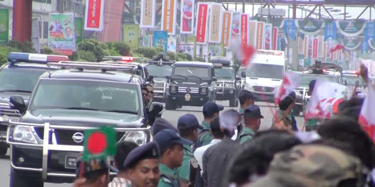 প্রধানমন্ত্রীর সংবর্ধনা উপলক্ষে রাজপথে জনস্রোত