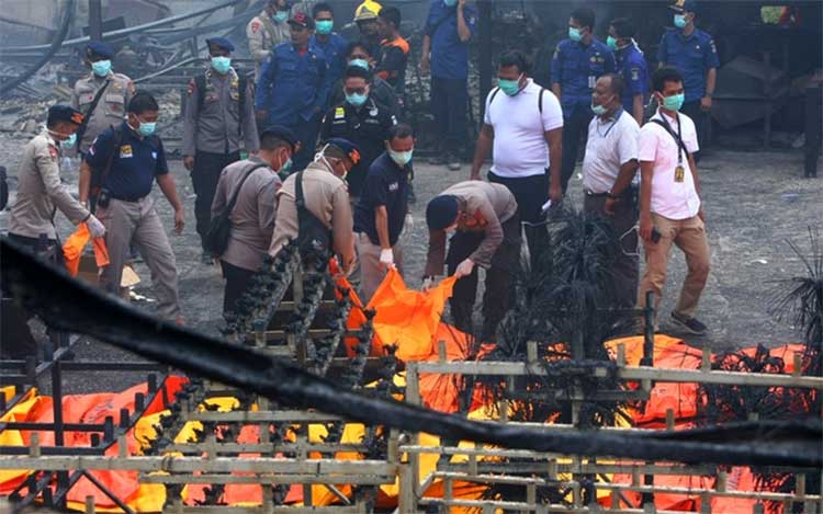 ইন্দোনেশিয়ায় আতশবাজি কারখানায় বিস্ফোরণে অর্ধশত মানুষের মৃত্যু