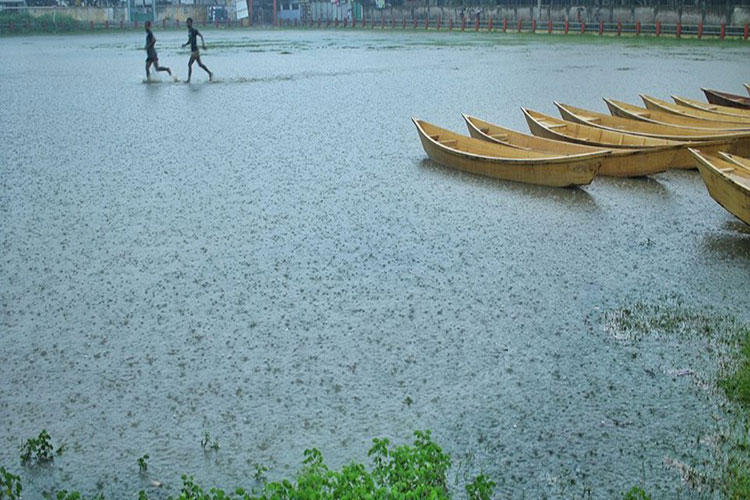 বাদলা দিলে মনে পড়ে ছেলেবেলার গান