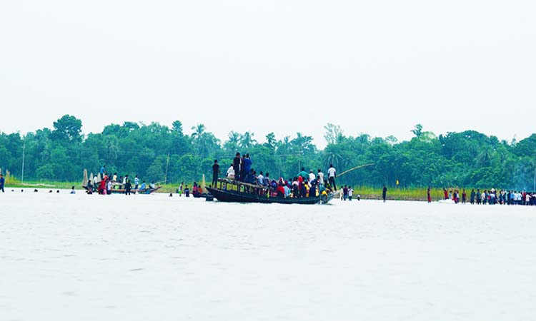 নাটোরের নলডাঙ্গায় হাতিরবিল ভ্রমণপিপাসুদের কাছে এখন মিনি কক্সবাজার।