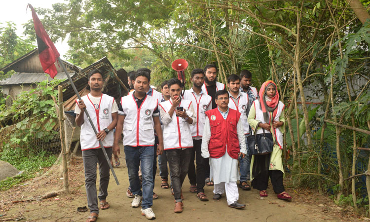 সাধারণ মানুষকে সতর্ক করতে উপকূলে চলছে রেড ক্রিসেন্ট ও পিসিসি’র প্রচারণা