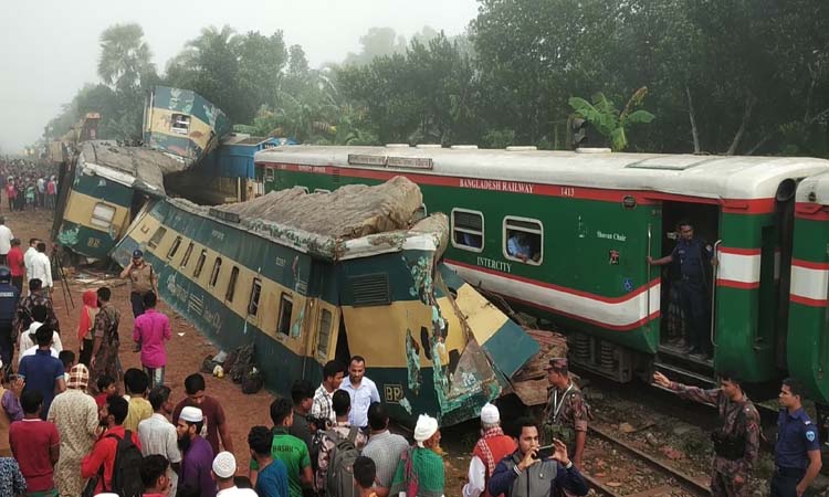 ব্রাক্ষ্মণবাড়িয়ায় দুই ট্রেনের সংঘর্ষে ১৬ জন নিহত হয়