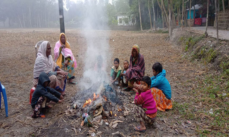 শীতে কাতর ছিন্নমূল মানুষ