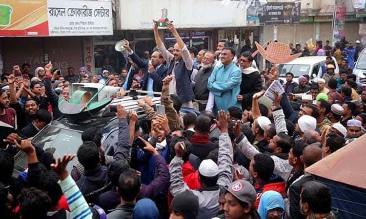 নির্বাচনী প্রচারণায় আওয়ামী লীগের প্রার্থী আতিকুল ইসলাম