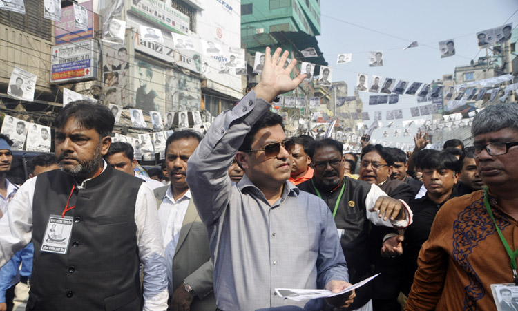 নির্বাচনী প্রচারণায় আওয়ামী লীগের প্রার্থী ফজলে নূর তাপস