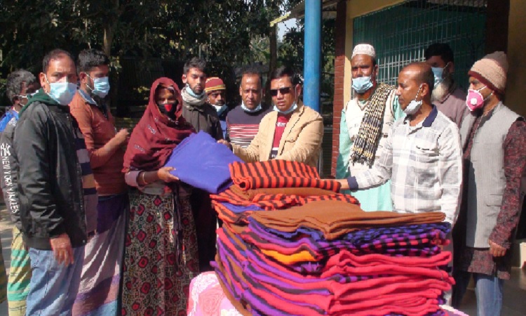 কাশিয়ানীতে অসহায় দুস্থ শীতার্তদের মাঝে কম্বল বিতরণ