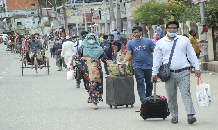 ঈদ উপযাপন শেষে ঢাকায় ফিরছেন নগরবাসী।