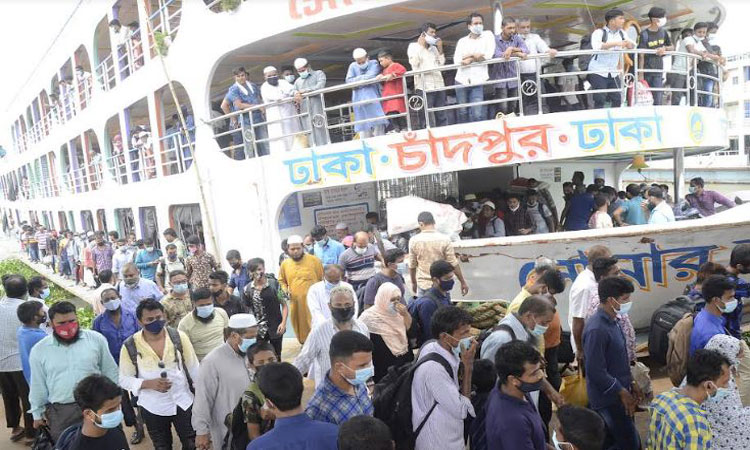 বিধিনিষেধ শিথিলের প্রথম দিনে সদরঘট লঞ্চ টার্মিনালে উপচে পড়া ভিড়