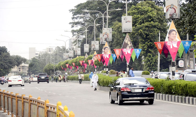 প্রধানমন্ত্রী শেখ হাসিনার ৭৫তম জন্মদিন উপলক্ষ্যে বর্ণিল সাজে রাজধানীর বিভিন্ন সড়ক