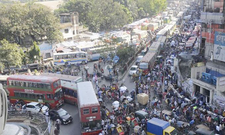 ধর্মঘটের পর রাজধানীর রাস্তায় নেমেছে বাস