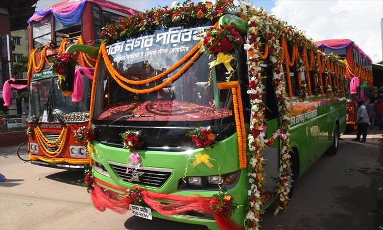 বৃহস্পতিবার ঢাকার মোহাম্মদপুরে নগর পরিবহনের নতুন দুটি রুট উদ্বোধন করেন সড়ক পরিবহন ও সেতুমন্ত্রী ওবায়দুল কাদের। এসময় ঢাকার দুই মেয়র উপস্থিত ছিলেন।