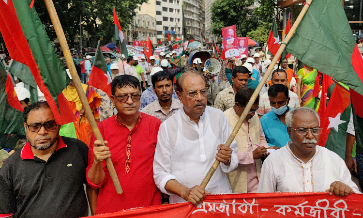 জাতীয় সমাজতান্ত্রিক দলের (জেএসডি) সুবর্ণজয়ন্তী উৎসব উপলক্ষ্যে রাজধানীর মতিঝিল এলাকায় বর্ণাঢ্য র‌্যালিতে দলের সভাপতি আ স ম আবদুর রবসহ নেতাকর্মীরা