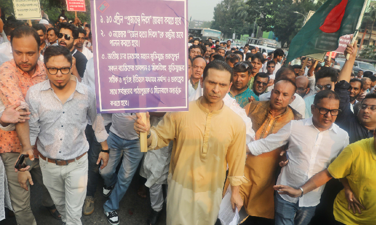 জেল হত্যা দিবস ৩ নভেম্বরকে ‘জাতীয় শোক দিবস’ হিসেবে ঘোষণা করে দিনটিকে রাষ্ট্রীয়ভাবে পালনসহ তিন দফা দাবিতে জাতীয় সংসদের স্পিকারের কাছে স্মারকলিপি দিয়েছেন সাবেক স্বরাষ্ট্র প্রতিমন্ত্রী সোহেল তাজ। সোমবার বিকেলে রাজধানীর মানিকমিয়া এভিনিউ সংলগ্ন গোল চত্বর থেকে জাতীয় সংসদ ভবন অভিমুখে পদযাত্রা করেন সোহেল তাজ। সঙ্গে ছিলেন গাজীপুরের কাপাসিয়া এলাকা থেকে আসা তার কয়েকশ কর্মী। তাদের হাতে ছিল বিভিন্ন ব্যানার-ফ্যাস্টুন