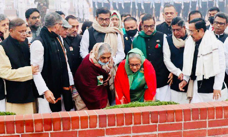 বিজয় দিবসে সাভার স্মৃতিসৌধে আওয়ামী লীগের শ্রদ্ধা