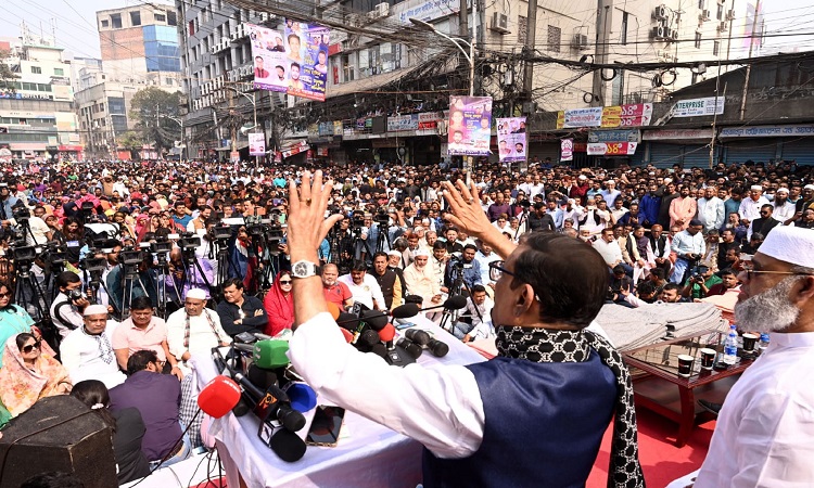 শনিবার  রাজধানীর উত্তরায় আয়োজিত শীতবস্ত্র বিতরণ ও শান্তি সমাবেশে প্রধান অতিথির বক্তব্য রাখেন আওয়ামী লীগের সাধারণ সম্পাদক এবং সড়ক পরিবহন ও সেতুমন্ত্রী ওবায়দুল কাদের।