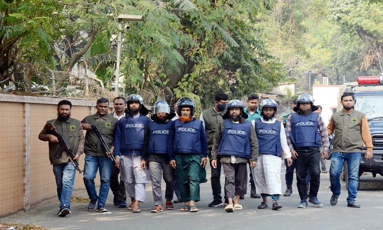 নিষিদ্ধ জঙ্গি সংগঠন হরকাতুল জিহাদের (হুজি) ছয় সদস্যকে গ্রেপ্তার করেছে ঢাকা মহানগর পুলিশের (ডিএমপি) কাউন্টার টেররিজম অ্যান্ড ট্রান্সন্যাশনাল ক্রাইম (সিটিটিসি)। শুক্রবার রাজধানীর বিভিন্ন স্থানে অভিযান চালিয়ে তাঁদের গ্রেপ্তার করা হয়।শনিবার ডিএমপির মিডিয়া সেন্টারেতাকে হাজির করা হয়।