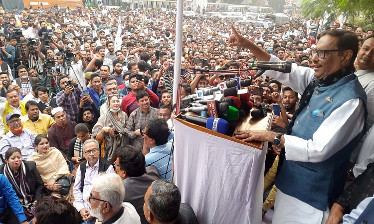 বুধবার রাজধানীর যাত্রাবাড়ীতে ঢাকা মহানগর দক্ষিণ আওয়ামী লীগ আয়োজিত শান্তি সমাবেশে বক্তব্য রাখেন দলের সাধারণ সম্পাদক ওবায়দুল কাদের।