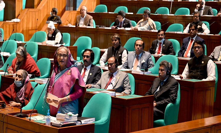 প্রধানমন্ত্রী শেখ হাসিনা বুধবার একাদশ জাতীয় সংসদের ২১তম অধিবেশনে রাষ্ট্রপতির ভাষণ সম্পর্কে আনীত ধন্যবাদ প্রস্তাবের উপর আলোচনায় বক্তব্য রাখেন।