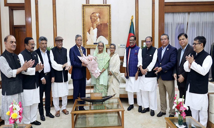 আওয়ামী লীগের সভাপতি ও প্রধানমন্ত্রী শেখ হাসিনা গণভবনে রোববার রাষ্ট্রপতি নির্বাচনে দলীয় মনোনয়নপ্রাপ্ত মো. শাহাবুদ্দিনকে আওয়ামী লীগের পক্ষে ফুল দিয়ে শুভেচ্ছা জানান। এ সময় জাতির পিতার কনিষ্ঠ কন্যা শেখ রেহেনা ও আওয়ামী লীগের কেন্দ্রীয় নেতৃবৃন্দ উপস্থিত ছিলেন।