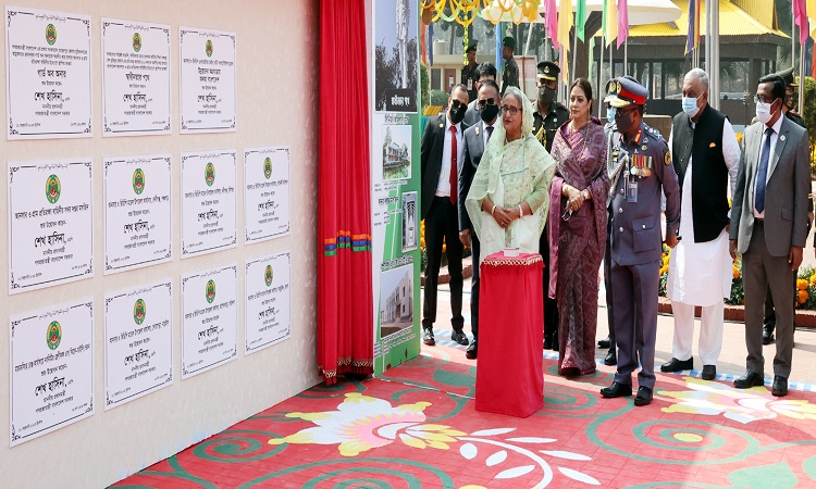 বঙ্গবন্ধুকন্যা প্রধানমন্ত্রী শেখ হাসিনা রোববার গাজীপুরের সফিপুরে বাংলাদেশ আনসার ভিডিপি একাডেমিতে ভৌত অবকাঠামোর শুভ উদ্বোধন করেন।