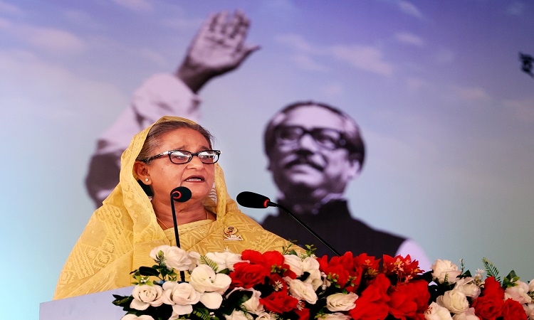 প্রধানমন্ত্রীর শেখ হাসিনা রোববার ঢাকার কালশী মোড় সংলগ্ন বালুরমাঠে আয়োজিত অনুষ্ঠানে ইসিবি চত্বর থেকে মিরপুর পর্যন্ত সড়ক প্রশস্তকরণ ও উন্নয়ন এবং কালশী মোড়ে নির্মিত ফ্লাইওভারের উদ্বোধন অনুষ্ঠানে বক্তব্য রাখেন।