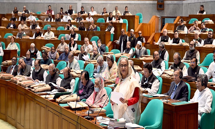 প্রধানমন্ত্রী শেখ হাসিনা শুক্রবার বিকালে জাতীয় সংসদের ৫০ বছর পূর্তিতে 'সুবর্ণজয়ন্তী' উদযাপন উপলক্ষ্যে বক্তব্য রাখেন।