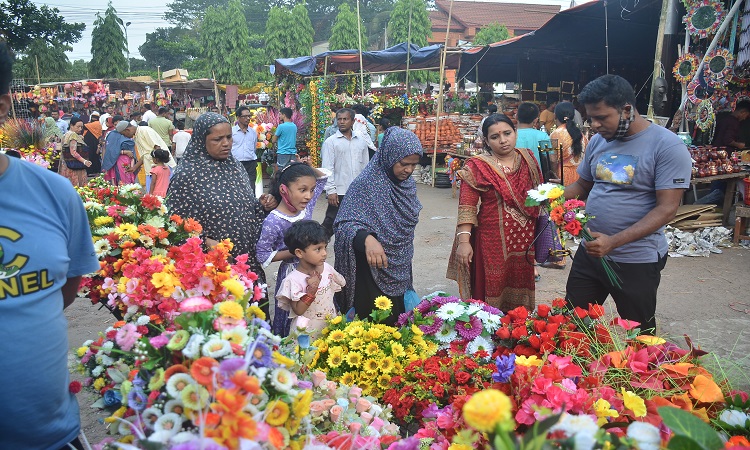 চট্টগ্রামের ঐতিহ্য বাহী জব্বারের বলিখেলা উপলক্ষে জমে উঠেছে মেলা। নগরীর লালদিঘী মাঠ এলাকা থেকে তোলা ছবি।