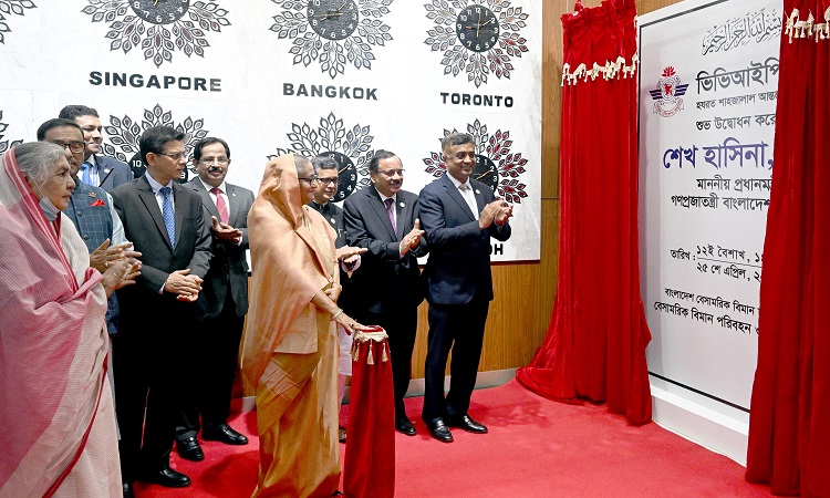 প্রধানমন্ত্রী শেখ হাসিনা হযরত শাহজালাল আন্তর্জাতিক বিমানবন্দরের নবনির্মিত ভিভিআইপি লাউঞ্জের উদ্বোধন করেন এবং উদ্বোধন শেষে দোয়া মোনাজাতে অংশগ্রহণ করেন।