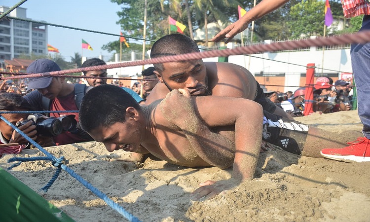 চট্টগ্রামের ঐতিহ্যবাহী জব্বারের বলী খেলার ১১৪তম আসর বসে মঙ্গলবার।