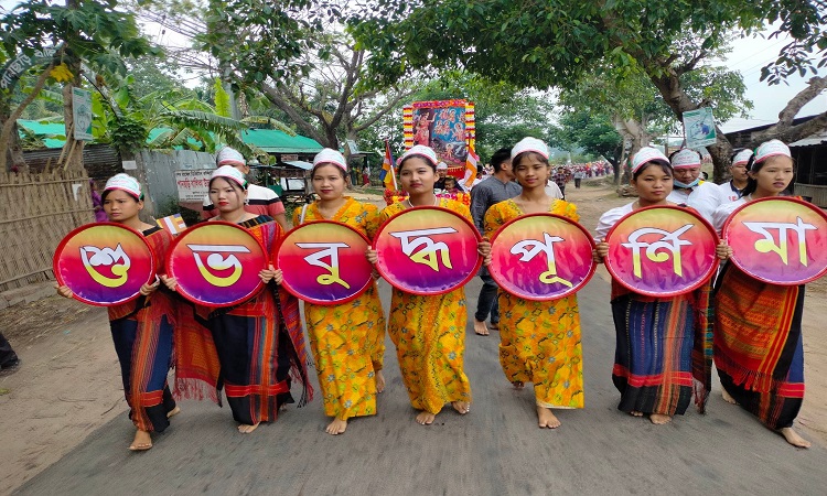 বুদ্ধ পূর্ণিমায় নানা কর্মসূচি খাগড়াছড়ির পানছড়ির বৌদ্ধ সম্প্রদায়ের। গৌতম বুদ্ধের ত্রি-স্মৃতি বিজড়িত (জন্ম, বোধিজ্ঞান লাভ ও মহাপরিনির্বান) উপলক্ষে বিশ্ব শান্তি কামনায় আয়োজন হয় মঙ্গল শোভাযাত্রার। পার্বত্য ভিক্ষু সংঘ বাংলাদেশ পানছড়ি উপজেলা শাখা ও এলাকাবাসীর আয়োজনে বিশাল একটি শোভাযাত্রা বের হয়।