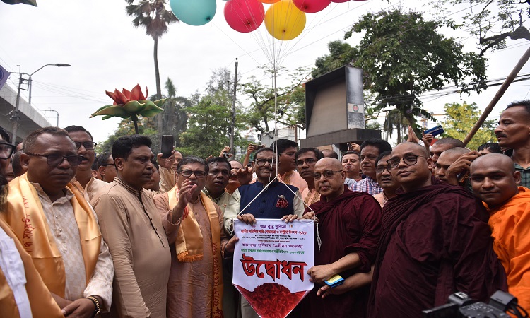 বৌদ্ধ সম্প্রদায়ের প্রধান উৎসব বুদ্ধপূর্ণিমা উপলক্ষে বৃহস্পতিবার রাজধানীর শাহবাগে জাতীয় জাদুঘরের সামনে আয়োজিত শান্তি শোভাযাত্রা ও সম্প্রীতি উৎসবের উদ্বোধন করেন আওয়ামী লীগের সাধারণ সম্পাদক ওবায়দুল কাদের।