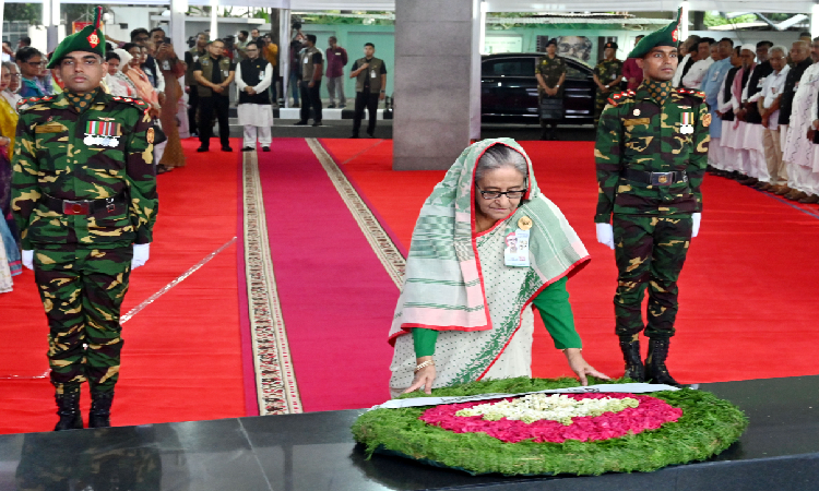 আওয়ামী লীগের ৭৪তম প্রতিষ্ঠা বার্ষিকীতে জাতির পিতার প্রতিকৃতিতে পুষ্পস্তবক অর্পণ করেন প্রধানমন্ত্রী শেখ হাসিনা