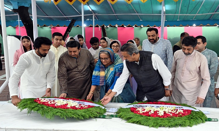 প্রধানমন্ত্রী শেখ হাসিনা ১ জুলাই ২০২৩ শনিবার সকালে গোপালগঞ্জ কোটালিপাড়া উপজেলা আওয়ামী লীগের নবনির্মিত ভবন উদ্বোধন করেন। তিনি  টুঙ্গিপাড়ায় বঙ্গবন্ধুর সমাধিতে পুষ্পস্তবক অর্পণ করেন। এসময় উপস্থিত ছিলেন বঙ্গবন্ধুর দৌহিত্র ও  প্রধানমন্ত্রীর তথ্য ও যোগাযোগ প্রযুক্তি বিষয়ক অবৈতনিক উপদেষ্টা সজীব ওয়াজেদ জয় সহ অন্যান্য নেতৃবৃন্দ।