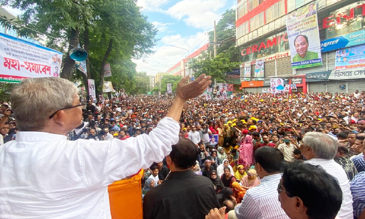 সরকারের পদত্যাগের দাবিতে চট্টগ্রামে রবিবার শ্রমিক দলের বিভাগীয় মহা সমাবেশে বক্তব্য দেন বিএনপি মহাসচিব মির্জা ফখরুল ইসলাম আলমগীর