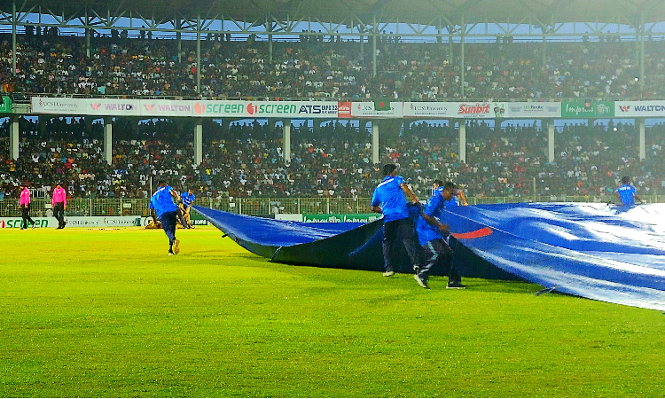 রবিবার সিলেট আন্তর্জাতিক স্টেডিয়ামে দ্বিতীয় ও শেষ টি-টোয়েন্টিতে টস জিতে আগে ফিল্ডিংয়ের সিদ্ধান্ত নেয় বাংলাদেশ। অষ্টম ওভারে সাকিব বোলিং করার মাত্র ২ বলের মাথায় হানা দেয় বৃষ্টি