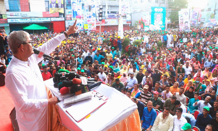 সোমবার খুলনা নগরীর সোনালী ব্যাংক চত্বরে ছাত্রদল, যুবদল ও স্বেচ্ছাসেবক আয়োজিত খুলনা বিভাগীয় ‘তারুণ্যের সমাবেশে’ প্রধান অতিথির ভাষণ দেন বিএনপির মহাসচিব মির্জা ফখরুল ইসলাম আলমগীর।