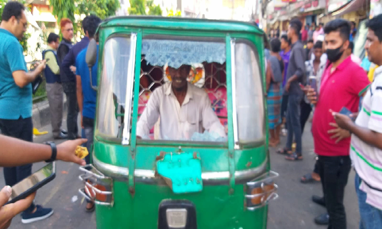 রাজবাড়ীতে বিএনপির দুই পক্ষের মধ্যে দফায় দফায় সংঘর্ষের ঘটনা ঘটেছে। এতে বিএনপির অন্তত ১৫ নেতা-কর্মী আহত হয়েছেন।