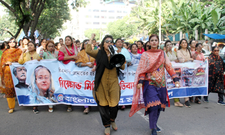 বিএনপি-জামায়াতের ‘হত্যা, ষড়যন্ত্র, অগ্নিসন্ত্রাস ও নৈরাজ্যের প্রতিবাদে’ রবিবার রাজধানীতে যুব মহিলা লীগের বিক্ষোভ।