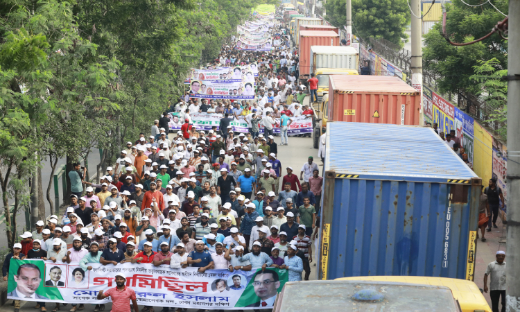 সরকারের পদত্যাগসহ নির্দলীয় নিরপেক্ষ সরকার পুনঃপ্রতিষ্ঠার এক দফা দাবিতে শুক্রবার রাজধানীতে গণমিছিল কর্মসূচির আয়োজন করে বিএনপি।