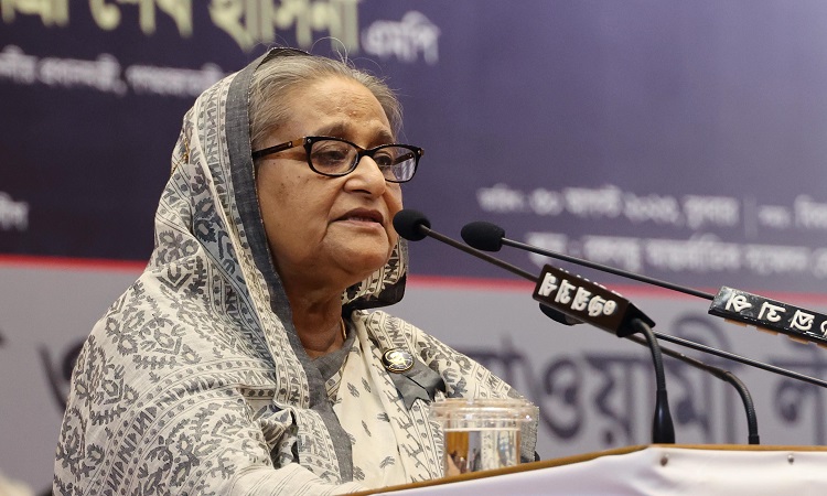 আওয়ামী লীগ সভাপতি ও প্রধানমন্ত্রী শেখ হাসিনা বুধবার ঢাকার বঙ্গবন্ধু আন্তর্জাতিক সম্মেলন কেন্দ্রে জাতীয় শোক দিবস উপলক্ষে ঢাকা মহানগর উত্তর ও দক্ষিণ আয়োজিত স্মরণসভায় প্রধান অতিথির বক্তব্য রাখেন।