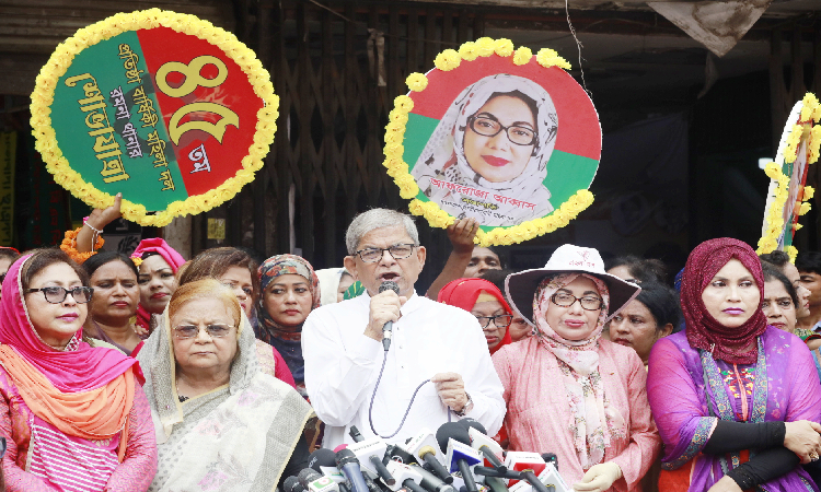 জাতীয়তাবাদী মহিলা দলের ৪৫তম প্রতিষ্ঠাবার্ষিকী উপলক্ষ্যে শুক্রবার রাজধানীর নয়াপল্টনে বিএনপির কেন্দ্রীয় কার্যালয়ের সামনে থেকে বর্ণাঢ্য শোভাযাত্রা বের করে নেতাকর্মীরা। কাকরাইলের নাইটেঙ্গল রেঁস্তোরা মোড় ঘুরে শোভাযাত্রাটি আবার নয়াপল্টনে এসে শেষ হয়।  শোভাযাত্রা পূর্ব সমাবেশে প্রধান অতিথির বক্তব্য রাখেন বিএনপি মহাসচিব মির্জা ফখরুল ইসলাম আলমগীর।