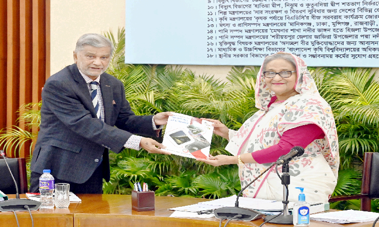 প্রধানমন্ত্রী শেখ হাসিনার সভাপতিত্বে মঙ্গলবার এনইসি মিলনায়তন  একনেকের সভা অনুষ্ঠিত হয়্ সভার শুরুতে পরিকল্পনা মন্ত্রী আব্দুল মান্নান প্রধানমন্ত্রীর হাতে ইমপ্যাক্ট অব মেগা প্রজেক্টস বইটি তুলে দেন।