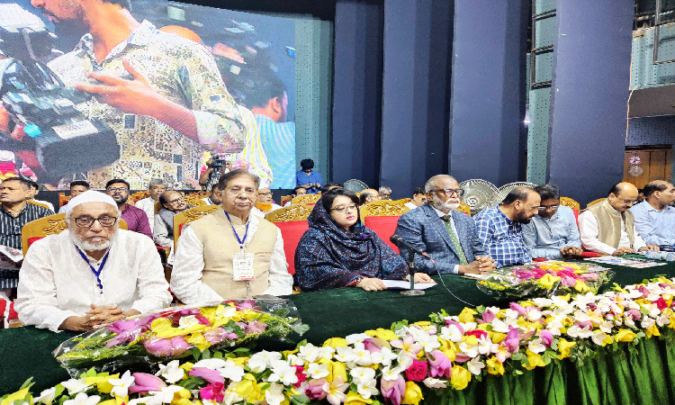 তৃণমূল বিএনপিতে যোগ দিয়েই দলটির শীর্ষ নেতৃত্বে এসেছেন বিএনপির সাবেক দুই নেতা সমশের মবিন চৌধুরী ও তৈমুর আলম খন্দকার। সমশের মবিন চৌধুরী তৃণমূল বিএনপির চেয়ার‍ম্যান আর তৈমুর দলটির মহাসচিব নির্বাচিত হয়েছেন।