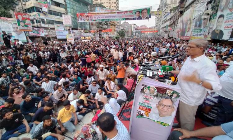 সোমবার  ঢাকা মহানগর উত্তর ও দক্ষিণ বিএনপি আয়োজিত রাজধানীর নয়াপল্টনে দলের কেন্দ্রীয় কার্যালয়ে সামনে সমাবেশে প্রধান অতিথির বক্তব্য রাখেন বিএনপি মহাসচিব মির্জা ফখরুল ইসলাম আলমগীর।