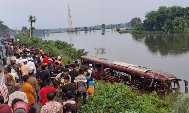 দাউদকান্দির জিংলাতলী এলাকায় ঢাকা-চট্টগ্রাম মহাসড়কে দুর্ঘটনা