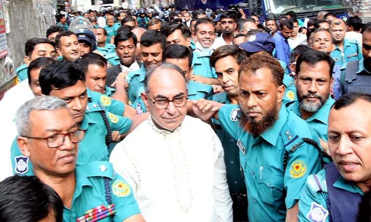 রাজধানীর শাহজাহানপুর থানায় নাশকতা ও বিস্ফোরক আইনের মামলায় গ্রেফতার বিএনপির স্থায়ী কমিটির সদস্য মির্জা আব্বাসের পাঁচ দিনের রিমান্ড মঞ্জুর করেছেন আদালত।