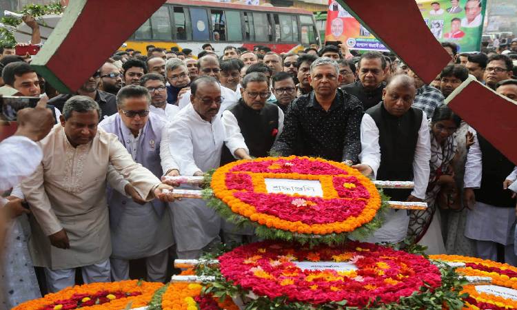 ণতন্ত্রের জন্য আত্মাহুতি দেওয়া নুর হোসেন স্মরণে শুক্রবার রাজধানীর গুলিস্তানে ‘শহীদ নূর হোসেন চত্বরে’ (জিরো পয়েন্ট) শ্রদ্ধা নিবেদন করে  বিভিন্ন রাজনৈতিক দল ও সংগঠন।