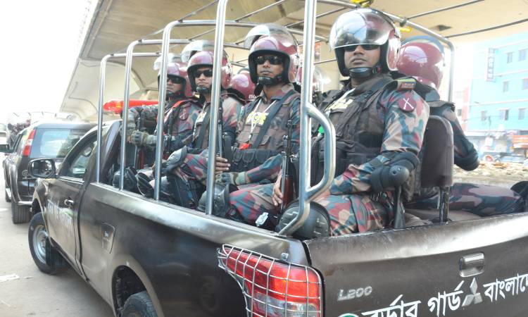 বিএনপি-জামায়াতের ডাকা ৪৮ ঘণ্টা হরতালের প্রথম দিন রোববার রাজধানীতে বিজিবির তৎপরতা।